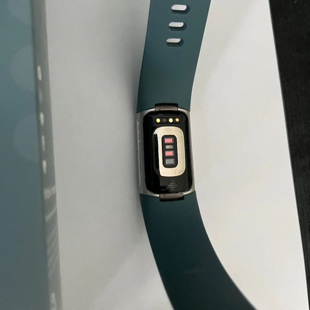 Fitbit Charge 5 Fitness & Health tracker, smart watch - Picture 5 of 9